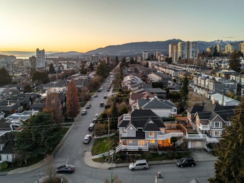 280 5Th Street E, North Vancouver, BC 