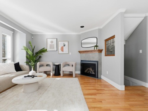 280 5Th Street E, North Vancouver, BC 