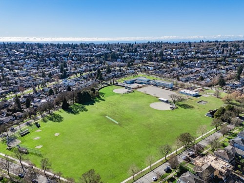 2288 20Th Avenue W, Vancouver, BC 