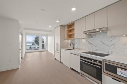 553-422 3rd Street E North Vancouver, BC V7L 0K1