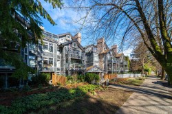 PH3-865 15 Avenue W Vancouver, BC V5Z 1R8