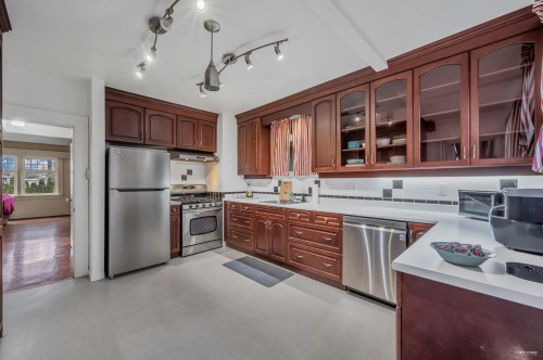 3174 10Th Avenue W, Vancouver, BC 