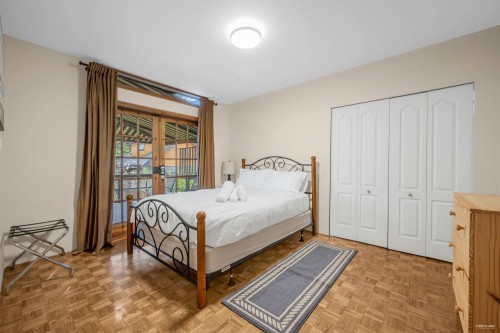 3174 10Th Avenue W, Vancouver, BC 