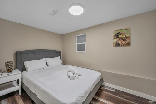 3174 10Th Avenue W, Vancouver, BC 