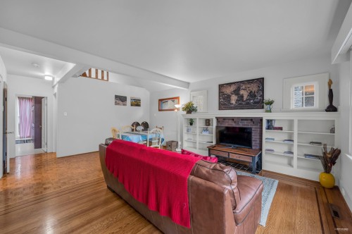 3174 10Th Avenue W, Vancouver, BC 