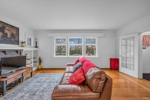 3174 10Th Avenue W, Vancouver, BC 