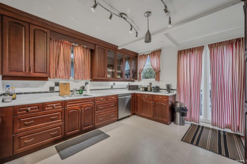 3174 10Th Avenue W, Vancouver, BC 