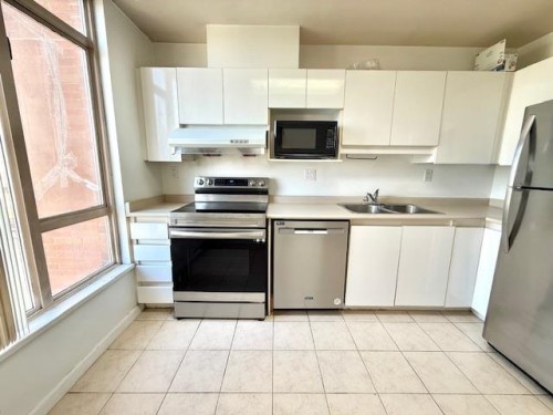 1101-4657 Hazel Street  Burnaby, BC V5H 4R2