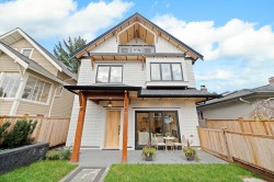 1-2247 Parker Street  Vancouver, BC V5L 2L8