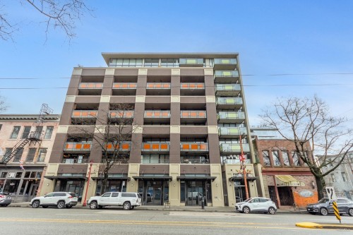 806-718 Main Street  Vancouver, BC V6A 0B1