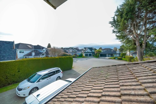 5611 Holt Avenue, Richmond, BC 