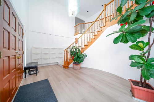 5611 Holt Avenue, Richmond, BC 