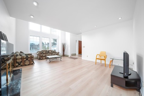 5611 Holt Avenue, Richmond, BC 