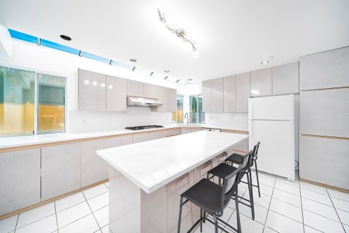 5611 Holt Avenue, Richmond, BC 