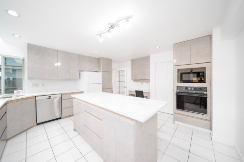 5611 Holt Avenue, Richmond, BC 