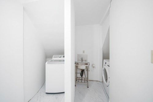 5611 Holt Avenue, Richmond, BC 