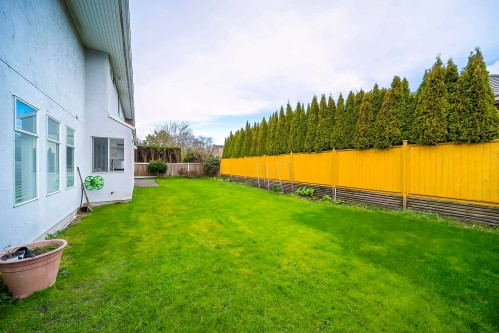 5611 Holt Avenue, Richmond, BC 