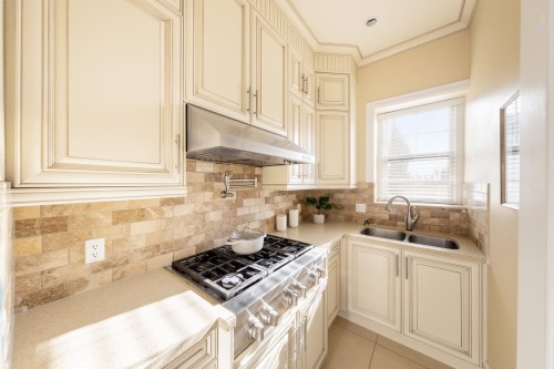 9760 Saunders Road, Richmond, BC 