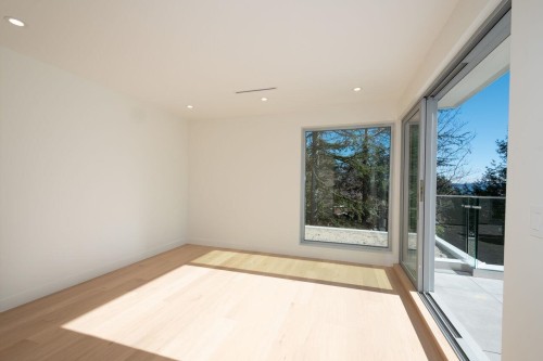 4437 Piccadilly North, West Vancouver, BC 