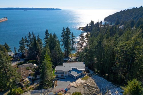 4437 Piccadilly North, West Vancouver, BC 