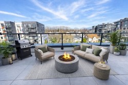 407-2268 Broadway Avenue E Vancouver, BC V5N 0L2