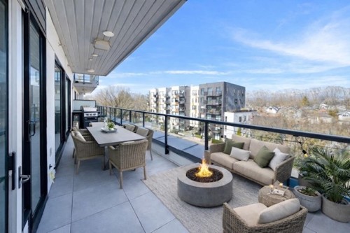 407-2268 Broadway E, Vancouver, BC 