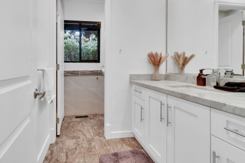 3054 Daybreak Avenue, Coquitlam, BC 