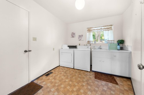 895 Elveden Row, West Vancouver, BC 