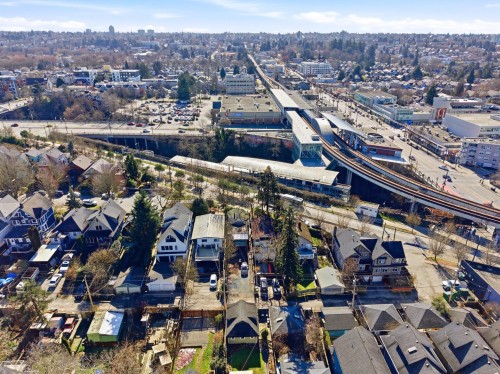 1757 8Th Avenue E, Vancouver, BC 