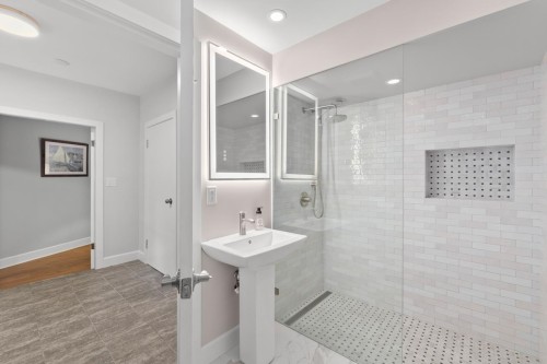 145 Kensington Road E, North Vancouver, BC 