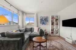 305-33 Templeton Drive N Vancouver, BC V5L 3C9