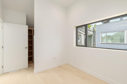 22 14Th Avenue W, Vancouver, BC 