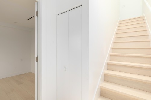 22 14Th Avenue W, Vancouver, BC 