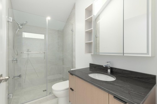 22 14Th Avenue W, Vancouver, BC 