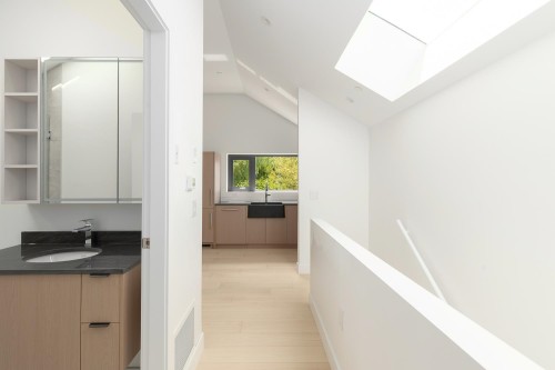 22 14Th Avenue W, Vancouver, BC 