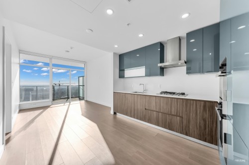 1505-6511 Sussex Avenue  Burnaby, BC V5H 0K5