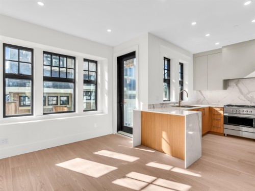 2566 2Nd Avenue W, Vancouver, BC 