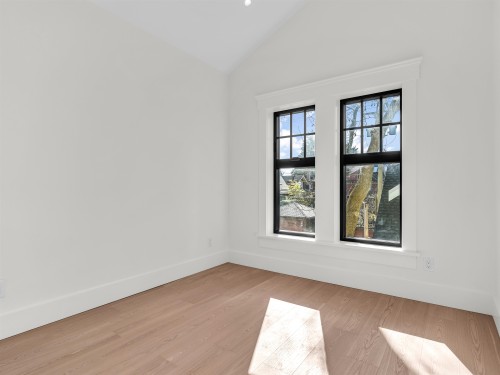 2566 2Nd Avenue W, Vancouver, BC 