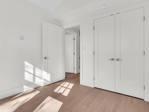 2566 2Nd Avenue W, Vancouver, BC 