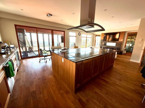 1548 Chartwell Drive, West Vancouver, BC 