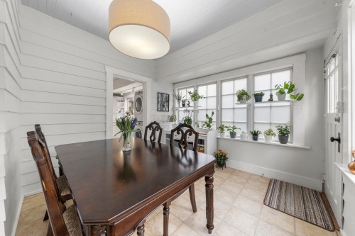 163 Kings Road E, North Vancouver, BC 