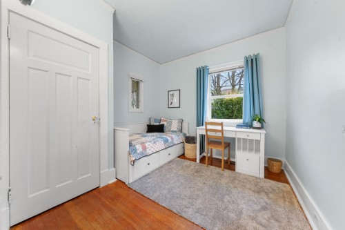 163 Kings Road E, North Vancouver, BC 
