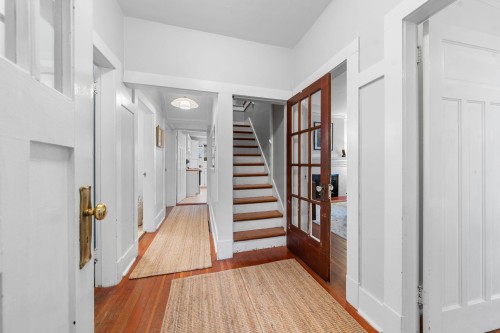 163 Kings Road E, North Vancouver, BC 