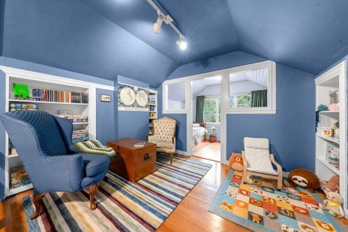 163 Kings Road E, North Vancouver, BC 