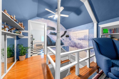 163 Kings Road E, North Vancouver, BC 