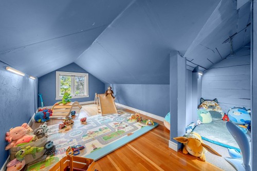 163 Kings Road E, North Vancouver, BC 
