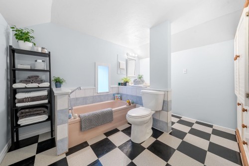 163 Kings Road E, North Vancouver, BC 