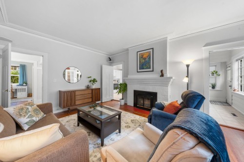 163 Kings Road E, North Vancouver, BC 
