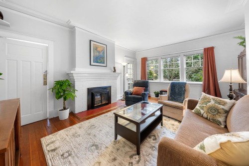 163 Kings Road E, North Vancouver, BC 