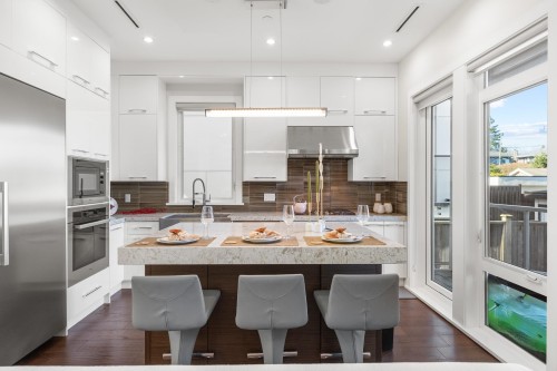 3253 21St Avenue W, Vancouver, BC 